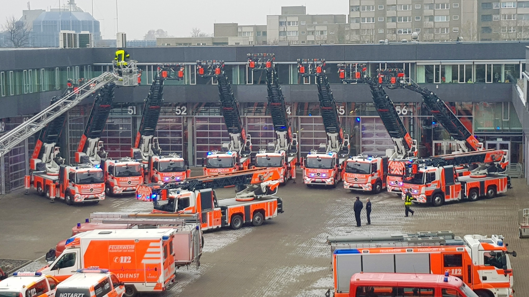 Neue Drehleitergeneration der Berufsfeuerwehr | Aufstellung im BKRZ | Foto © BKRZ GmbH & Co. KG
