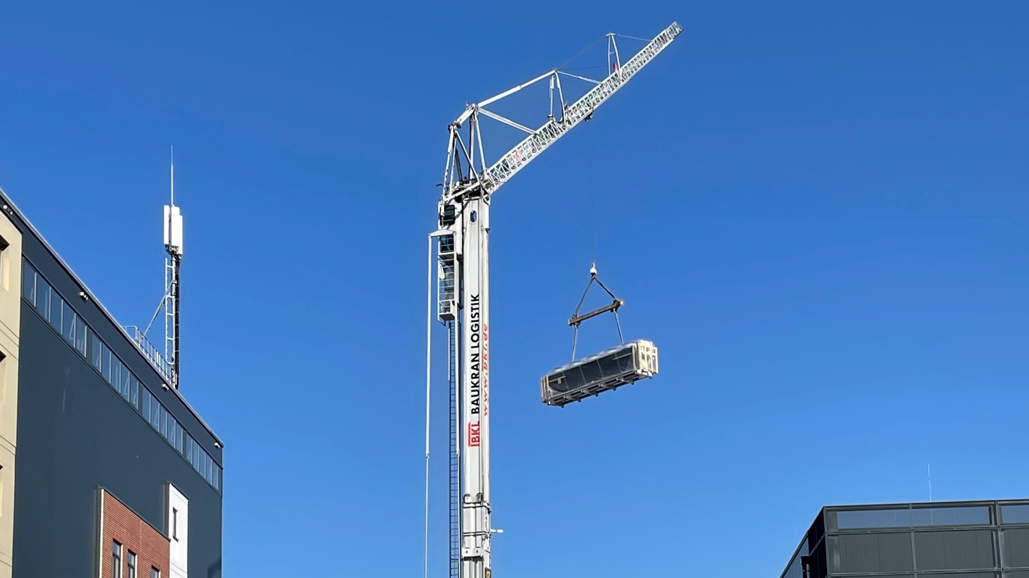 Einfahren einer Rückkühlanlage auf dem FRTC | © BKRZ GmbH & Co. KG